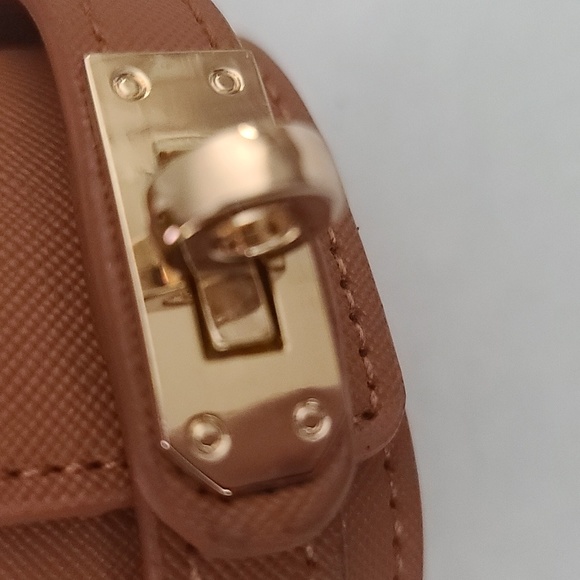 Like New Womens Brown Leather Cuff Bracelet - Picture 3 of 6